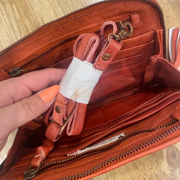 SOLD  Free People Convertible Clutch/Crossbody Leather Purse - Picture 3 of 7